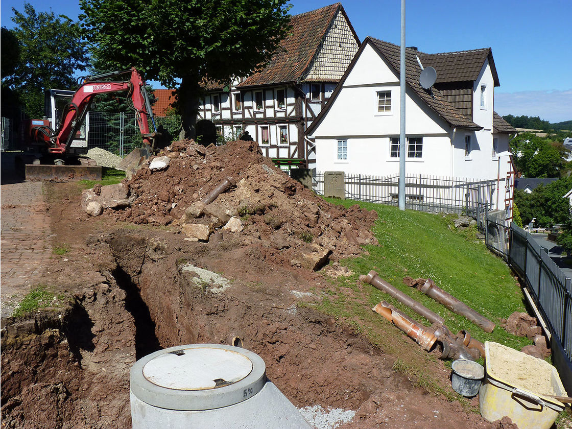 Kanalisierungsarbeiten an St. Crescentius (Foto: Karl-Franz Thiede)
